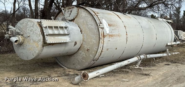 image for item DO0377 Free Flow cement silo