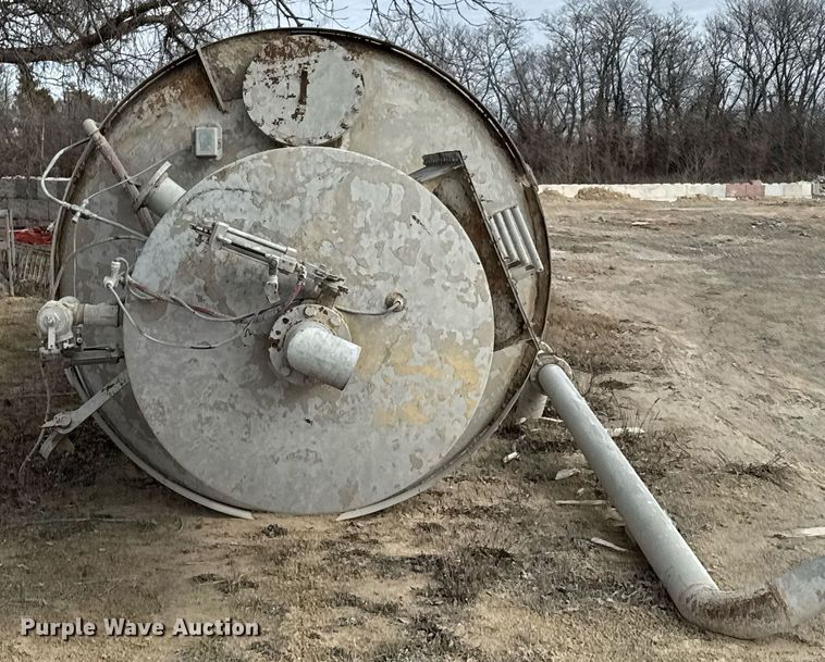 image for item DO0377 Free Flow cement silo
