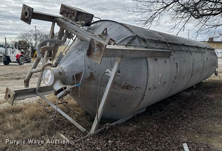 image for item DO0377 Free Flow cement silo