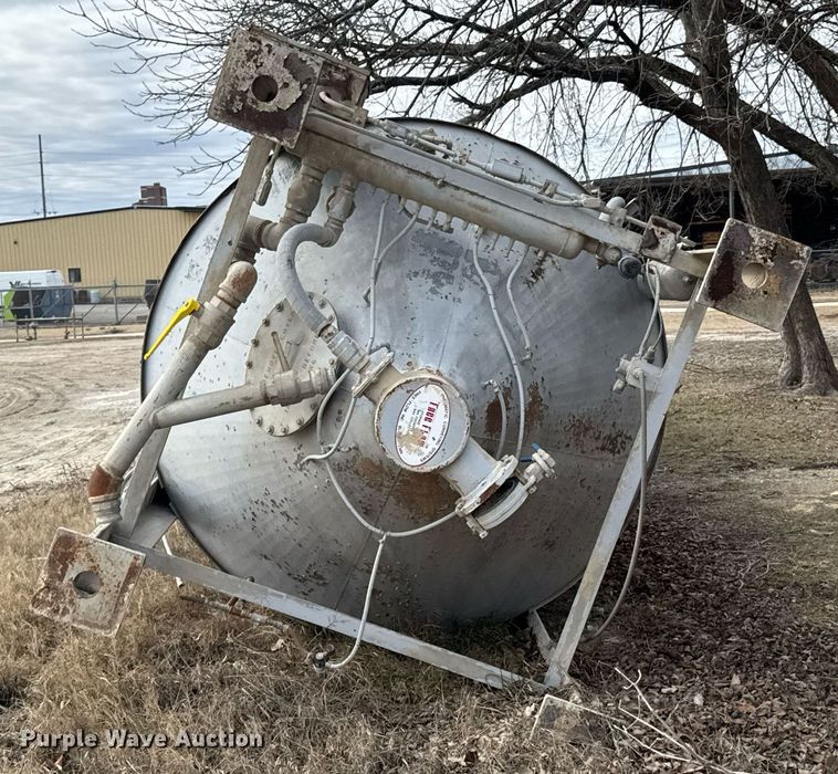 image for item DO0377 Free Flow cement silo