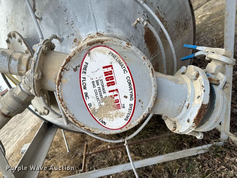 image for item DO0377 Free Flow cement silo