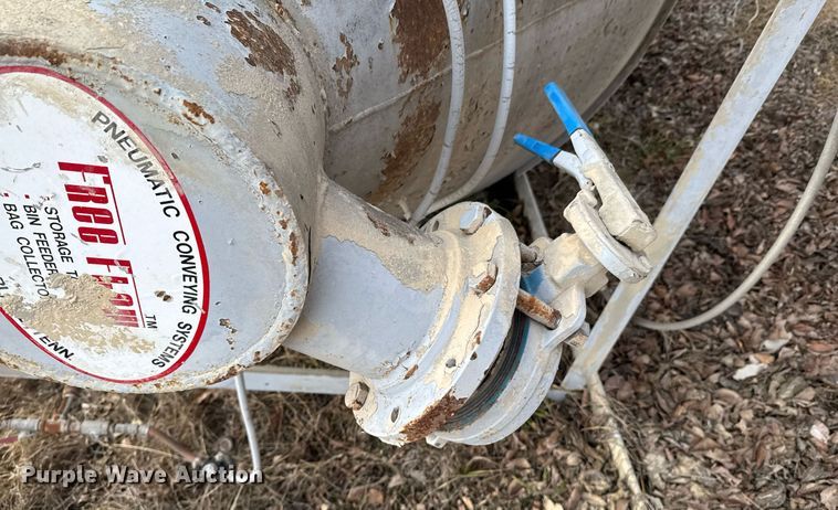 image for item DO0377 Free Flow cement silo