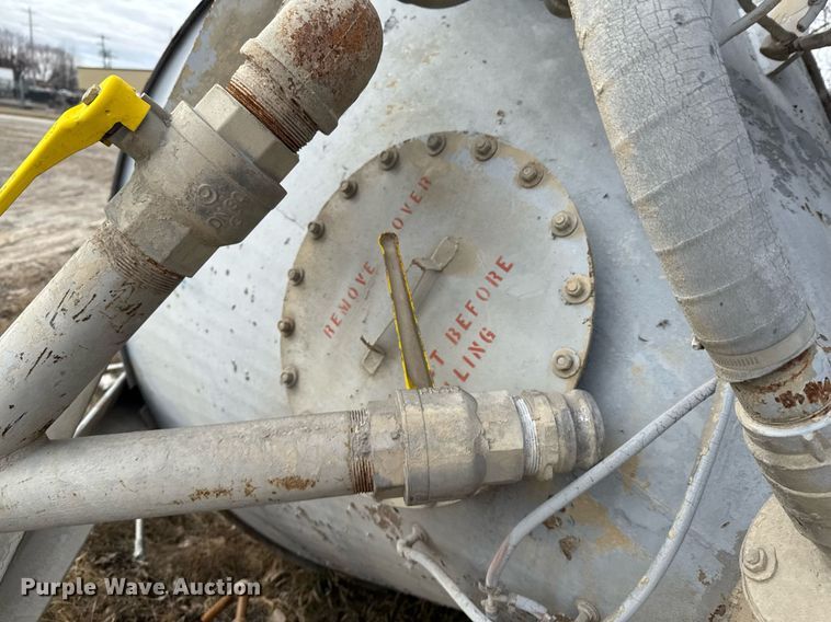 image for item DO0377 Free Flow cement silo