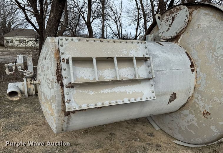 image for item DO0377 Free Flow cement silo