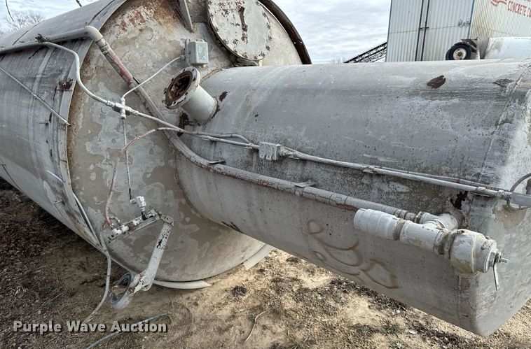 image for item DO0377 Free Flow cement silo