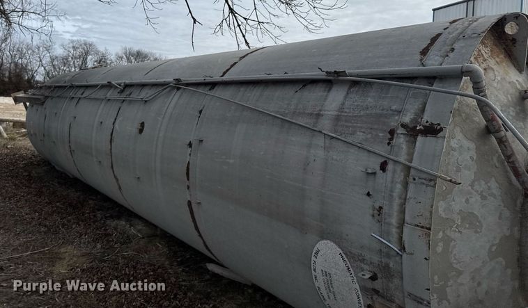 image for item DO0377 Free Flow cement silo