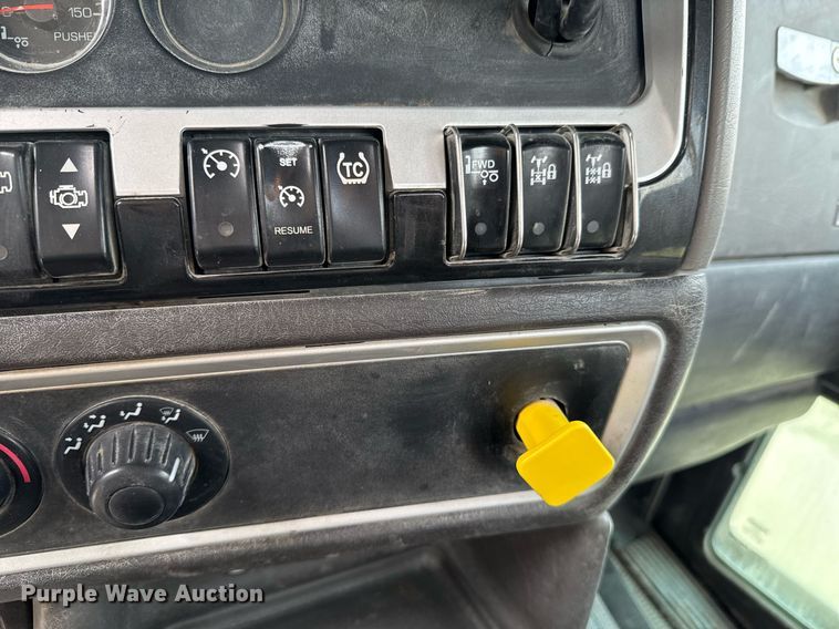 image for item DO0379 2016 Kenworth W900 ready mix truck