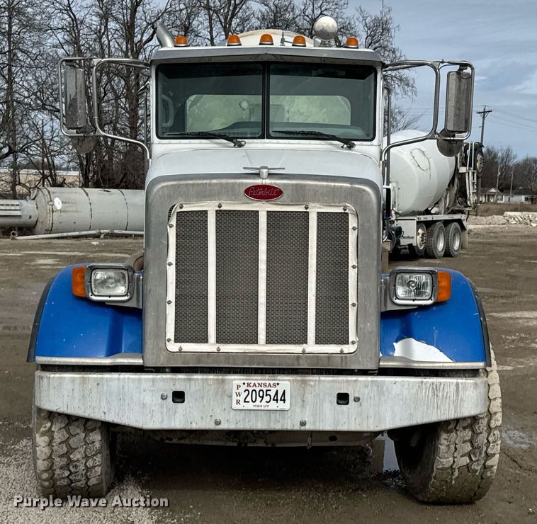 image for item DO0380 2015 Peterbilt 365 ready mix truck