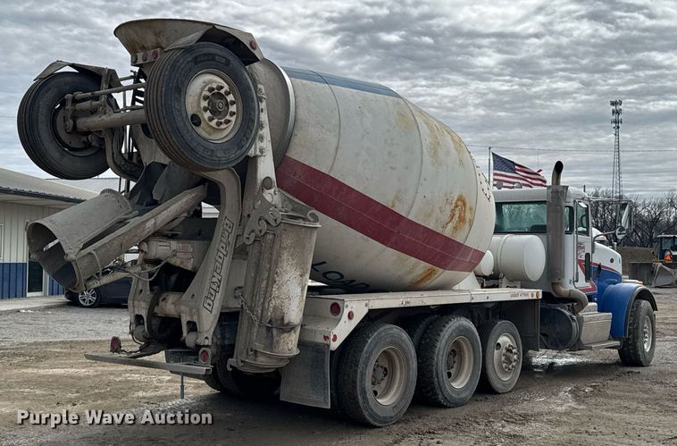 image for item DO0380 2015 Peterbilt 365 ready mix truck