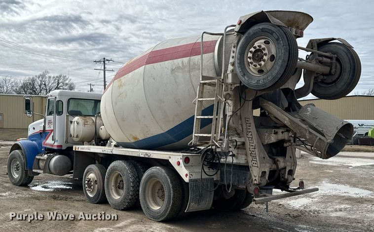 image for item DO0380 2015 Peterbilt 365 ready mix truck