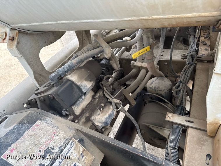 image for item DO0380 2015 Peterbilt 365 ready mix truck