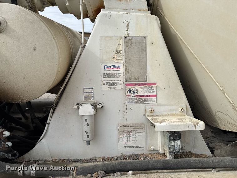 image for item DO0380 2015 Peterbilt 365 ready mix truck