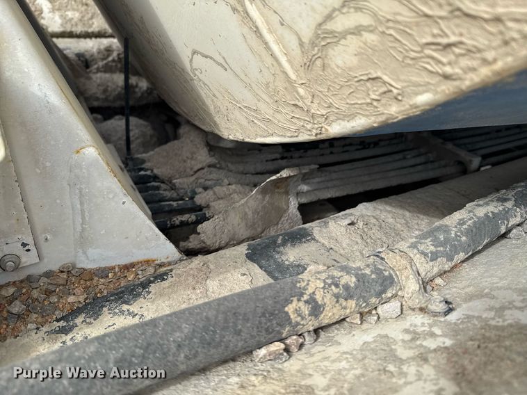 image for item DO0380 2015 Peterbilt 365 ready mix truck