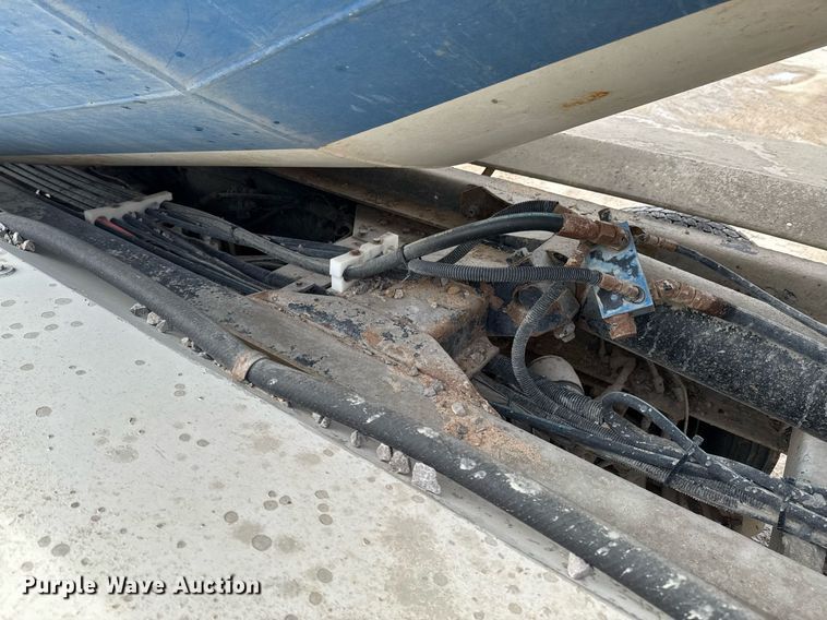 image for item DO0380 2015 Peterbilt 365 ready mix truck