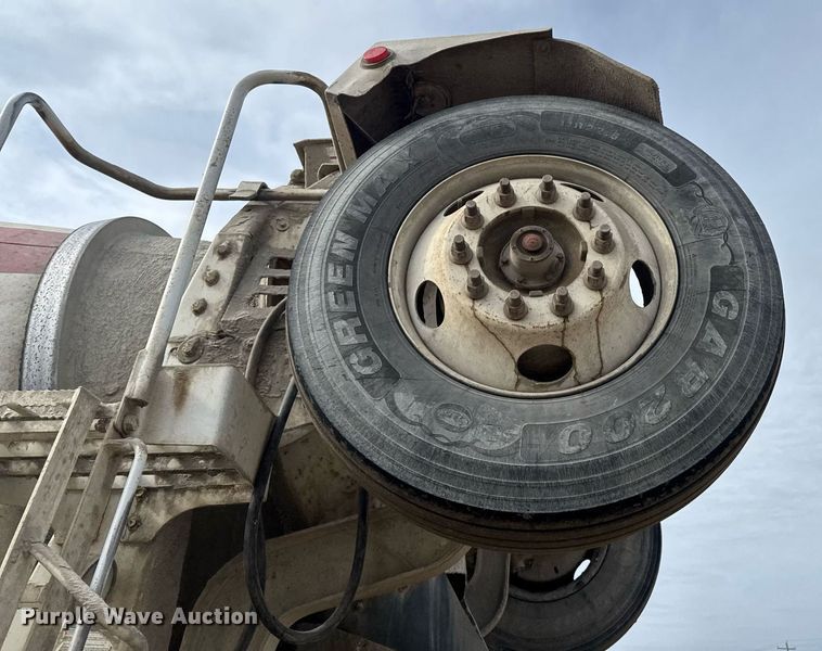 image for item DO0380 2015 Peterbilt 365 ready mix truck