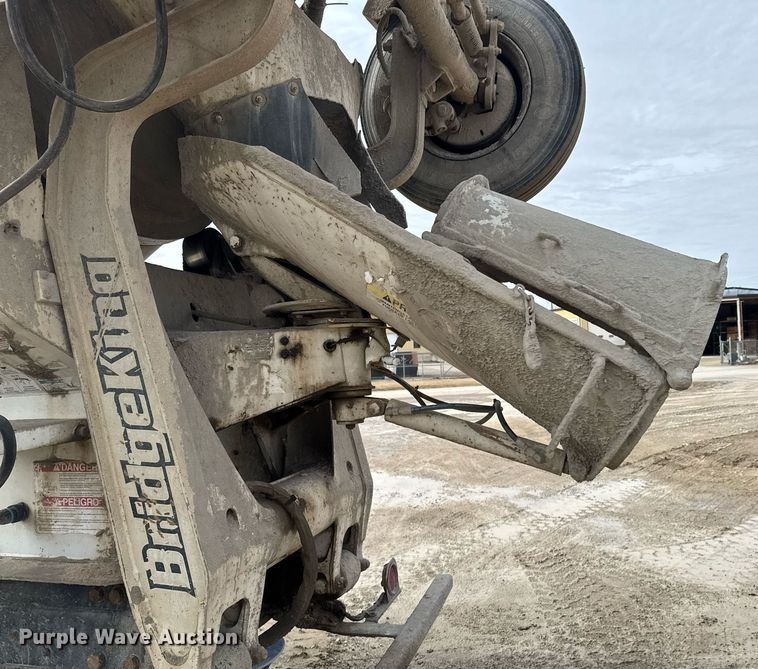 image for item DO0380 2015 Peterbilt 365 ready mix truck