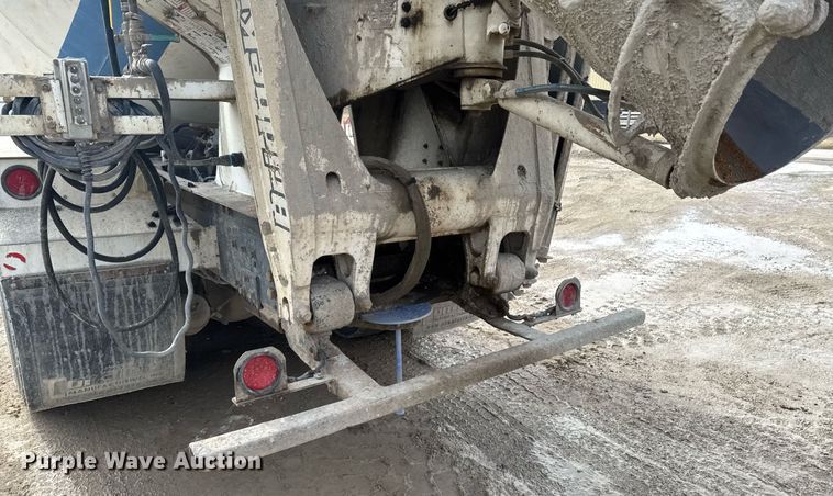 image for item DO0380 2015 Peterbilt 365 ready mix truck