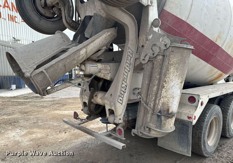 image for item DO0380 2015 Peterbilt 365 ready mix truck