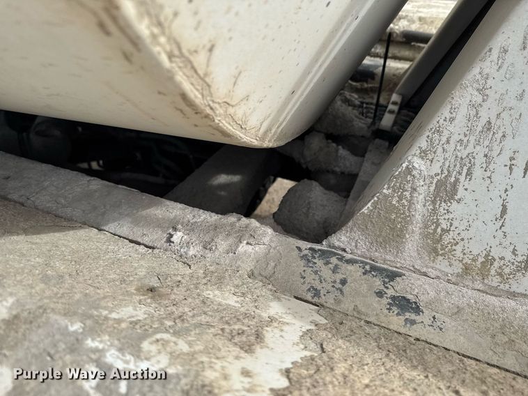 image for item DO0380 2015 Peterbilt 365 ready mix truck