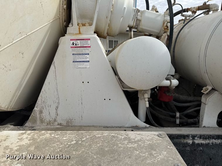 image for item DO0380 2015 Peterbilt 365 ready mix truck