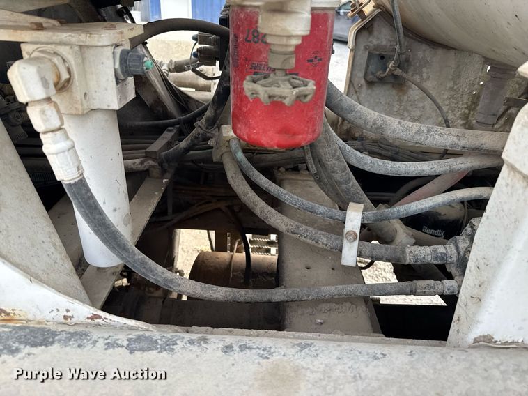 image for item DO0380 2015 Peterbilt 365 ready mix truck