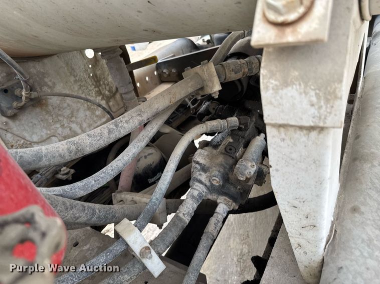 image for item DO0380 2015 Peterbilt 365 ready mix truck