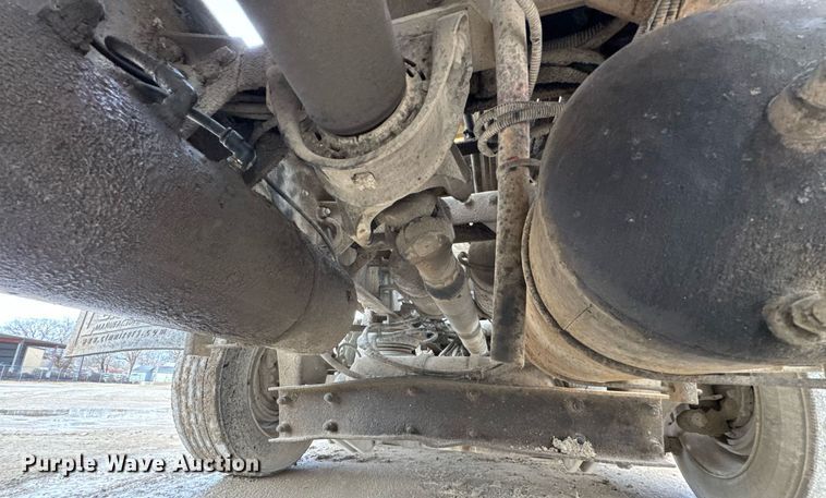 image for item DO0380 2015 Peterbilt 365 ready mix truck