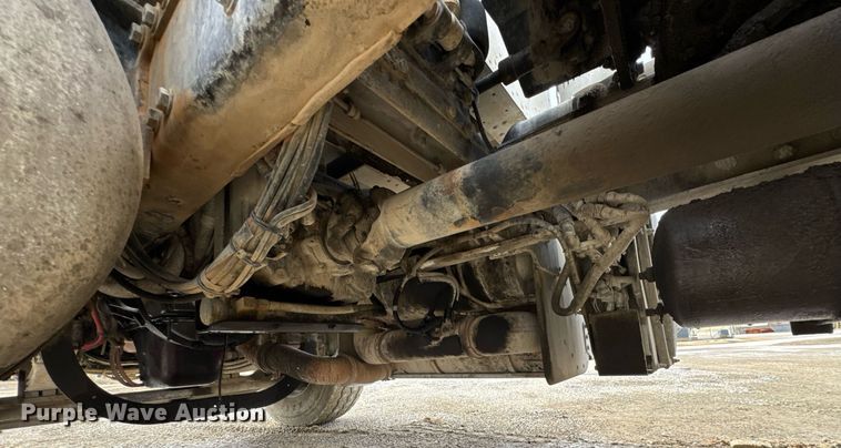 image for item DO0380 2015 Peterbilt 365 ready mix truck