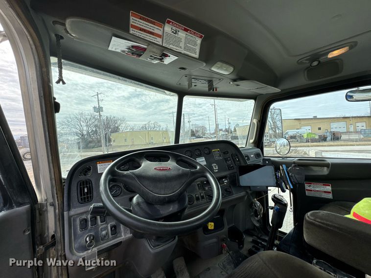 image for item DO0380 2015 Peterbilt 365 ready mix truck