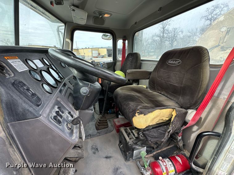 image for item DO0380 2015 Peterbilt 365 ready mix truck