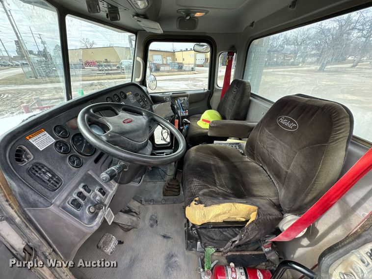 image for item DO0380 2015 Peterbilt 365 ready mix truck