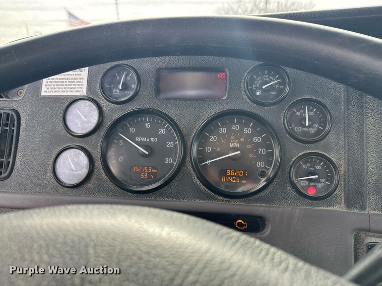 image for item DO0380 2015 Peterbilt 365 ready mix truck