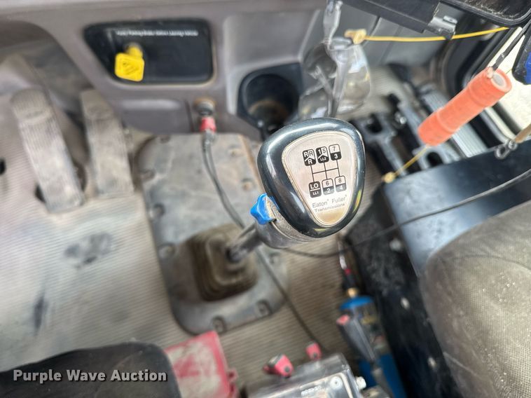 image for item DO0380 2015 Peterbilt 365 ready mix truck