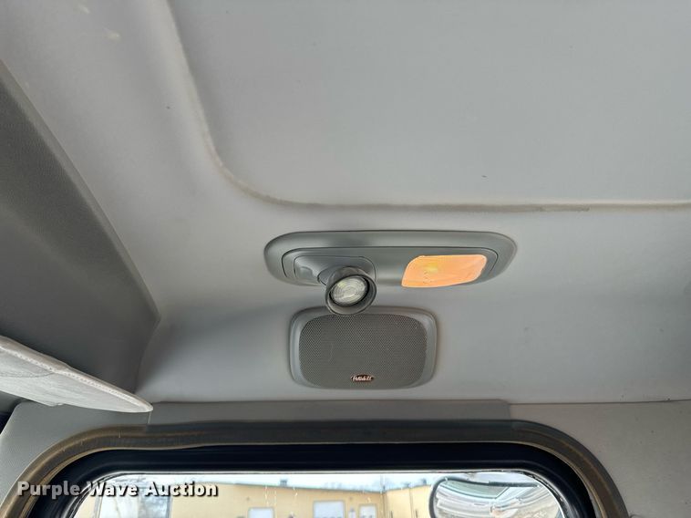 image for item DO0380 2015 Peterbilt 365 ready mix truck