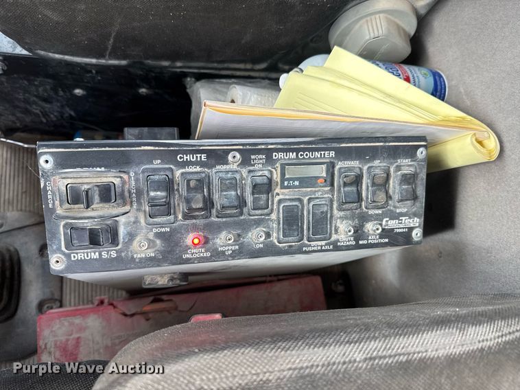 image for item DO0380 2015 Peterbilt 365 ready mix truck