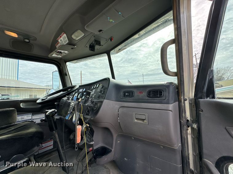 image for item DO0380 2015 Peterbilt 365 ready mix truck