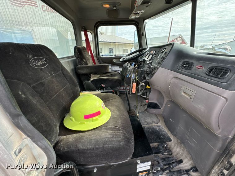 image for item DO0380 2015 Peterbilt 365 ready mix truck