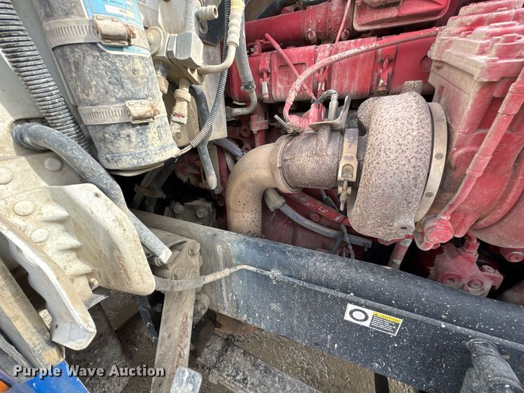 image for item DO0380 2015 Peterbilt 365 ready mix truck