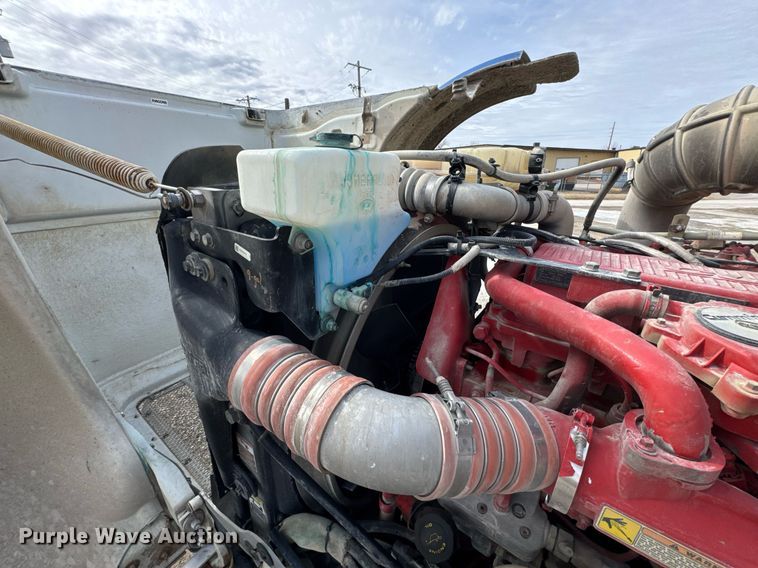 image for item DO0380 2015 Peterbilt 365 ready mix truck