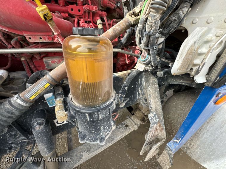 image for item DO0380 2015 Peterbilt 365 ready mix truck