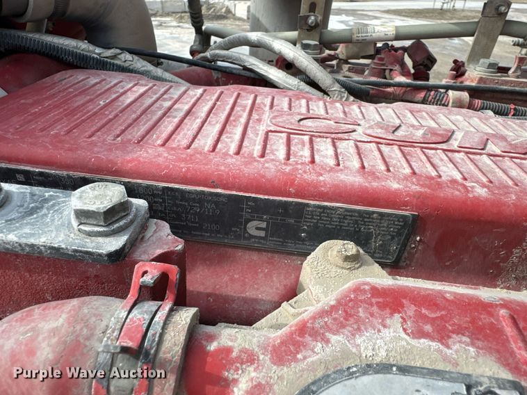 image for item DO0380 2015 Peterbilt 365 ready mix truck