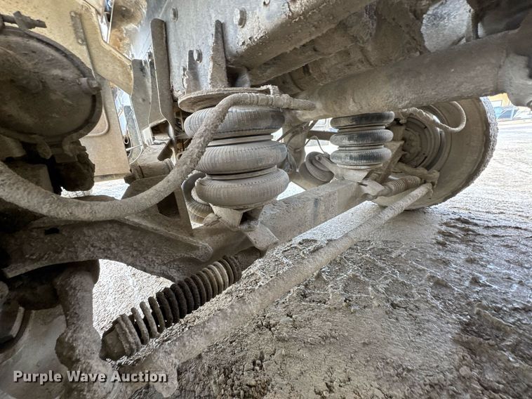 image for item DO0380 2015 Peterbilt 365 ready mix truck