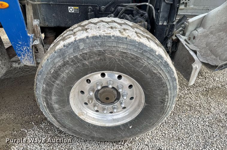 image for item DO0380 2015 Peterbilt 365 ready mix truck