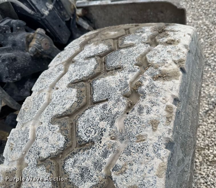 image for item DO0380 2015 Peterbilt 365 ready mix truck