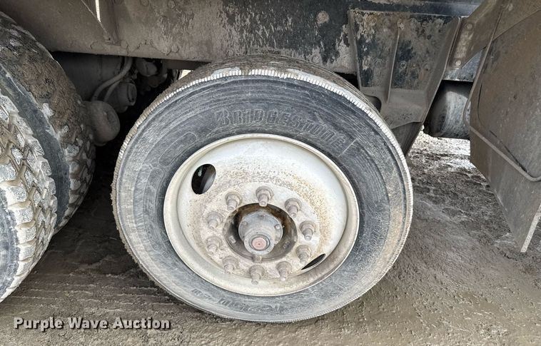 image for item DO0380 2015 Peterbilt 365 ready mix truck