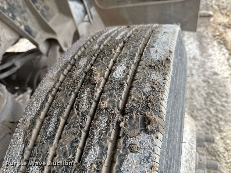 image for item DO0380 2015 Peterbilt 365 ready mix truck