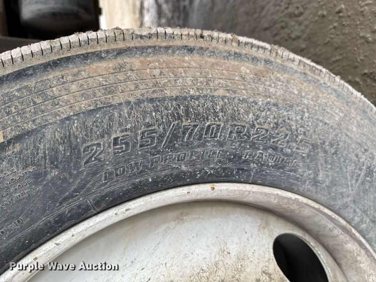 image for item DO0380 2015 Peterbilt 365 ready mix truck