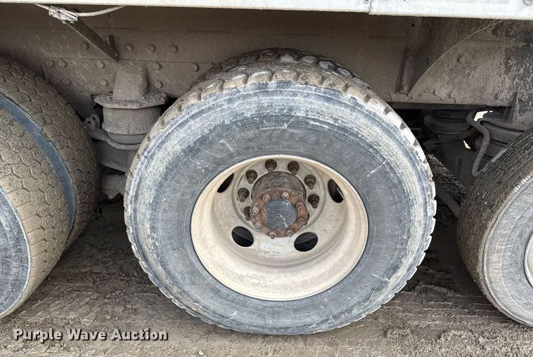 image for item DO0380 2015 Peterbilt 365 ready mix truck