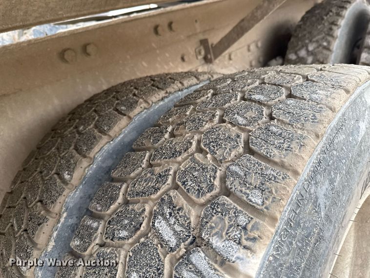 image for item DO0380 2015 Peterbilt 365 ready mix truck