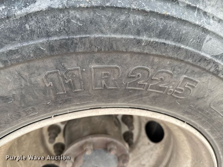 image for item DO0380 2015 Peterbilt 365 ready mix truck